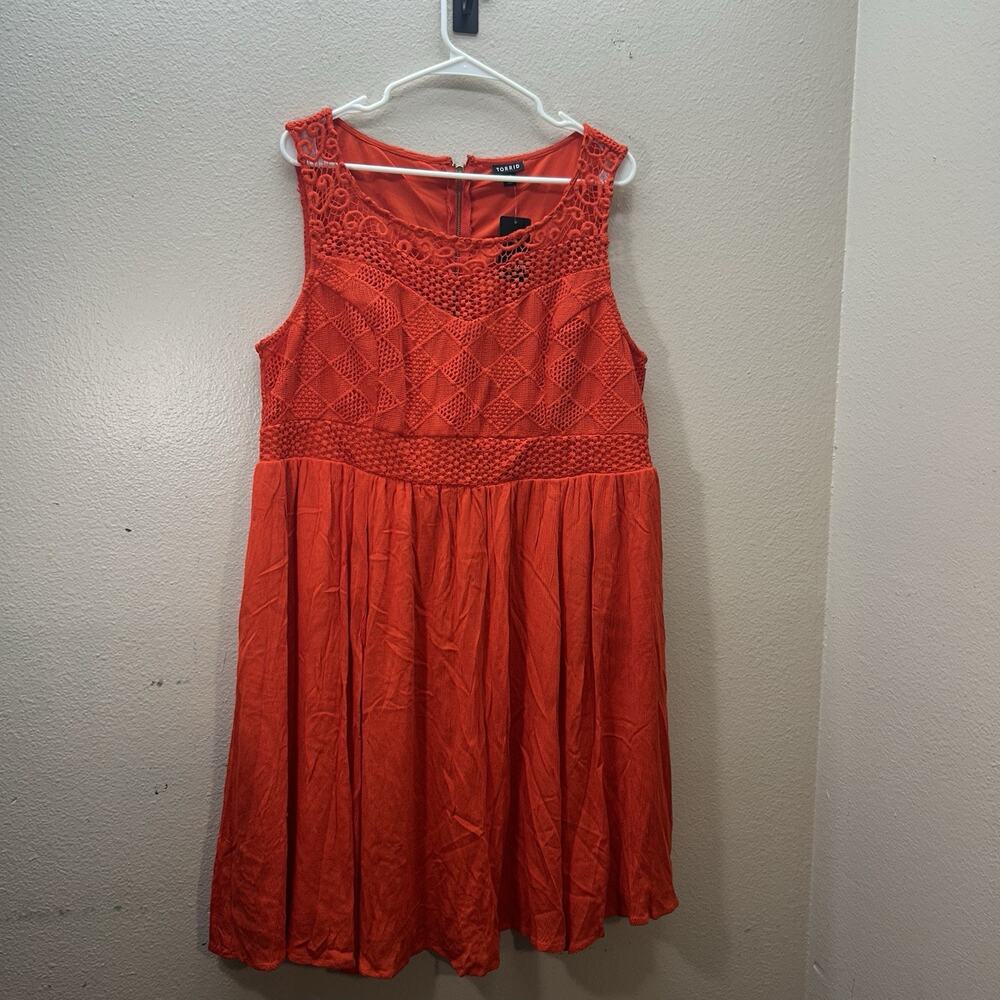 Plus Size Red Lace Bodice Sleeveless Dress - Picture 2 of 8